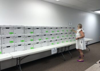 Boxes containing signatures in support of SQ 832.