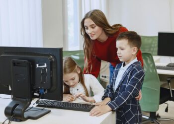 Elementary school students on computer