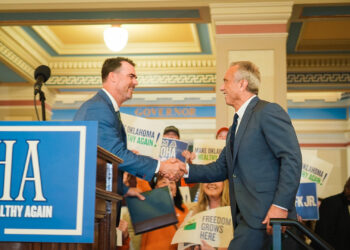 Gov. Kevin Stitt welcomes .S. Health and Human Services Secretary Robert F. Kennedy Jr. Photo from Stitt's office.