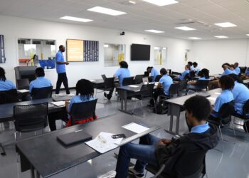 Academy Opens to Manufacture Machinists