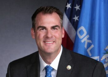 Stitt Signs Executive Order to Lower Barriers for Oklahoma Startups