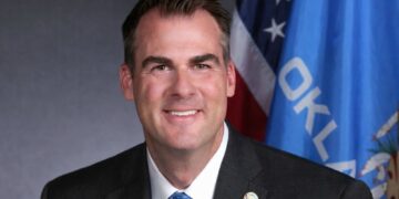 Stitt Signs Executive Order to Lower Barriers for Oklahoma Startups