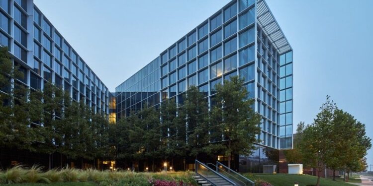 MidFirst Bank adds 250,000‑square‑foot building to expand Oklahoma City headquarters