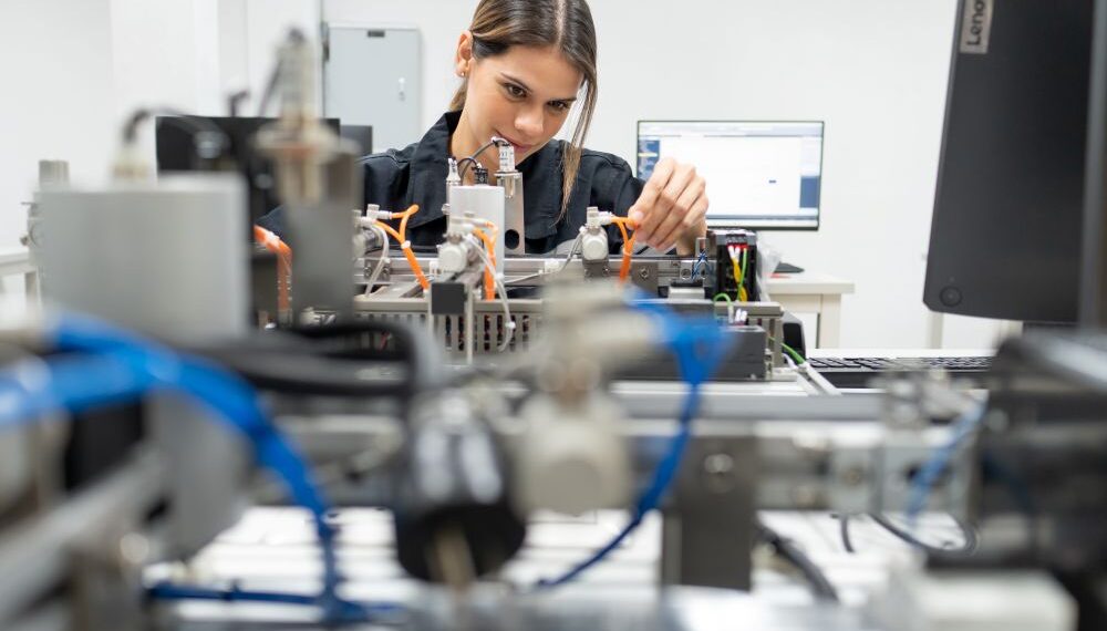 Thompson bill expands R&D incentives, adds transparency requirements